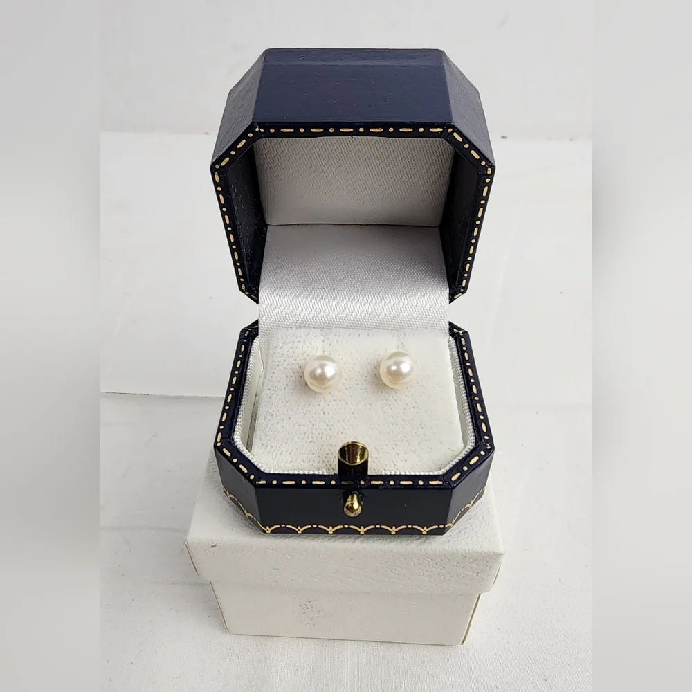 ❤️ NIB LANDS END SMALL PEARL EARINGS ❤️ - Picture 1 of 6